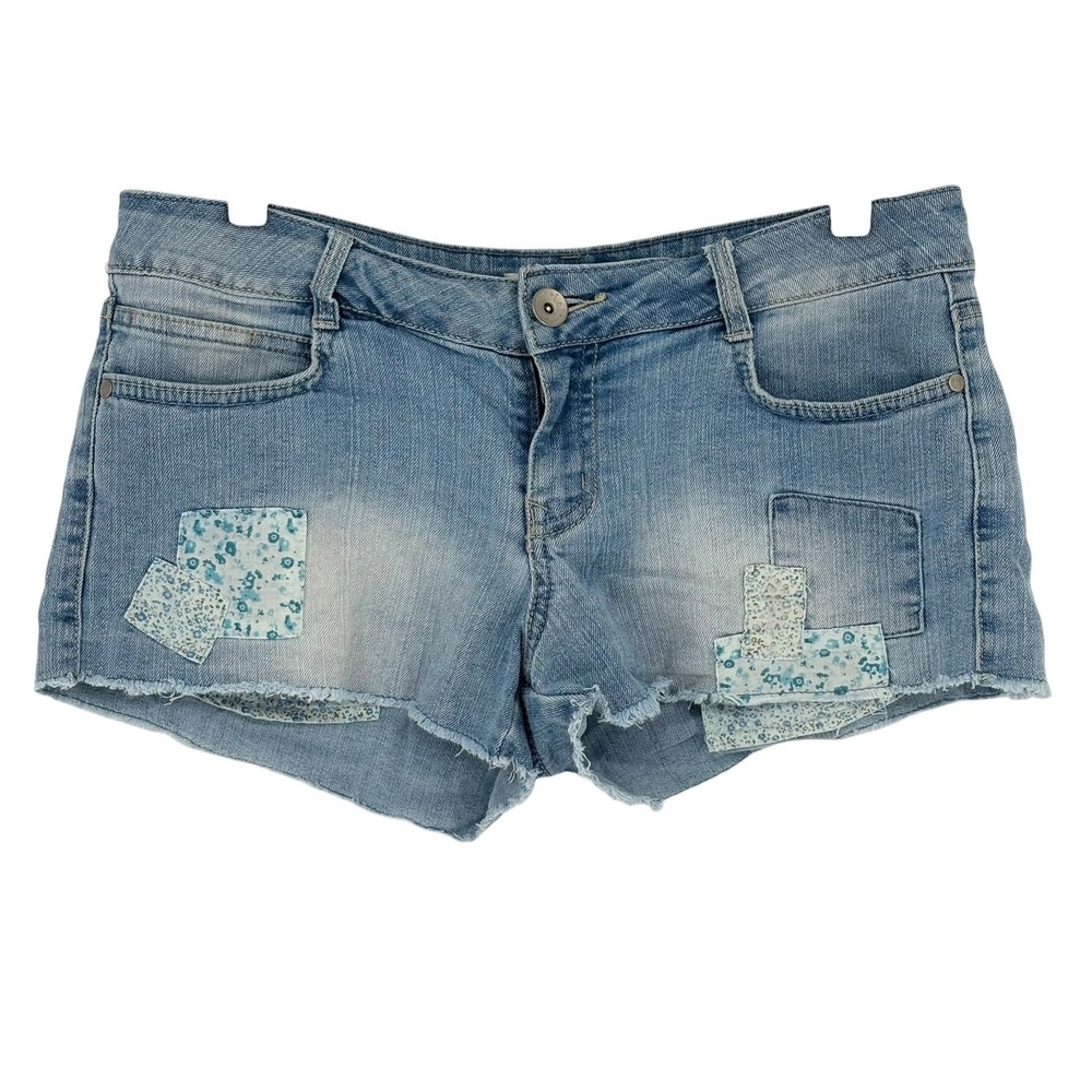 L.E.I. Ashley Lowrise Denim Shorts Light Wash Floral Patchwork 11